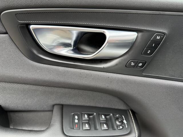 Volvo XC60 2.0 T8 Twin Engine AWD R-Design BOMVOL! Elektrische inklapbare trekhaak, memory seats, 21" Camera rondom, 2100kg trekgewicht, Panorama schuif/kanteldak