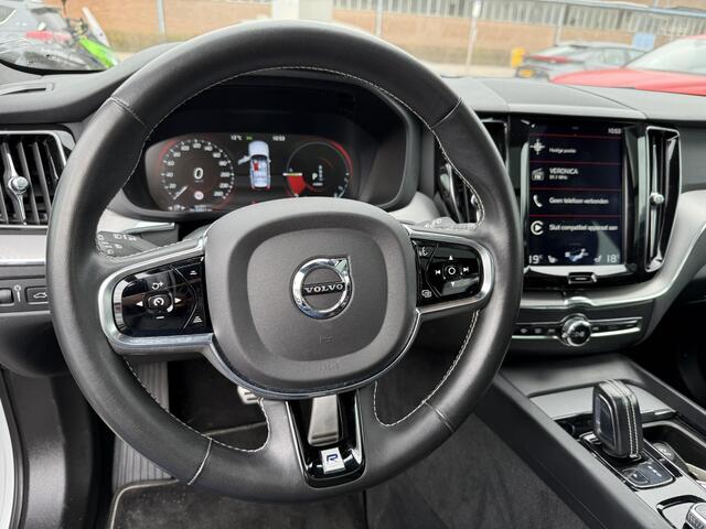 Volvo XC60 2.0 T8 Twin Engine AWD R-Design BOMVOL! Elektrische inklapbare trekhaak, memory seats, 21" Camera rondom, 2100kg trekgewicht, Panorama schuif/kanteldak