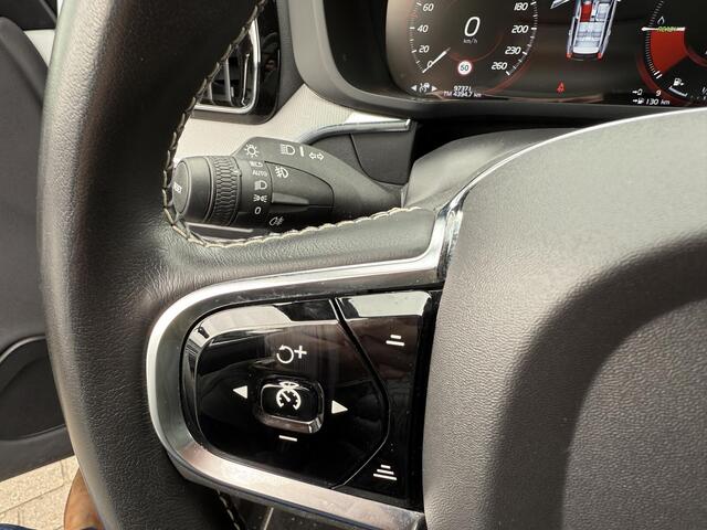 Volvo XC60 2.0 T8 Twin Engine AWD R-Design BOMVOL! Elektrische inklapbare trekhaak, memory seats, 21" Camera rondom, 2100kg trekgewicht, Panorama schuif/kanteldak