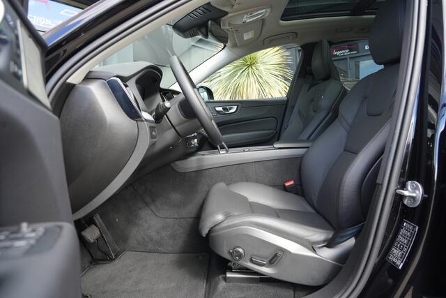 Volvo XC60 2.0 T8 Plug-in hybrid AWD Plus Dark 455pk Panoramadak/360Camera/HarmanKardon