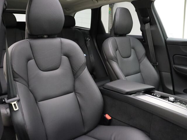 Volvo XC60 T6 350pk AWD Plus Dark / Harman en Kardon audio / Trekhaak / Memory seats / Camera voor en achter /