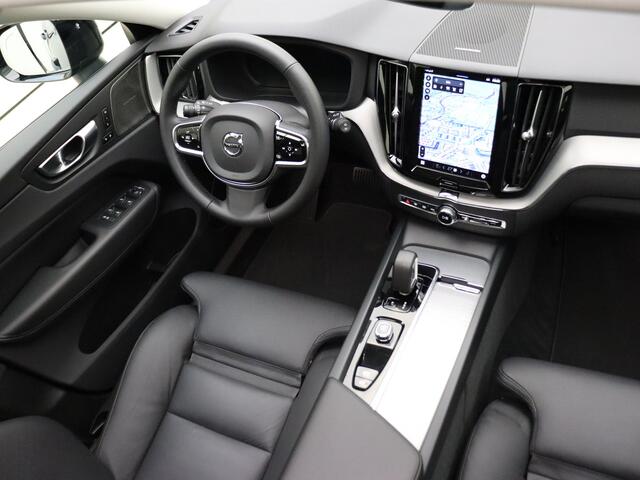 Volvo XC60 T6 350pk AWD Plus Dark / Harman en Kardon audio / Trekhaak / Memory seats / Camera voor en achter /