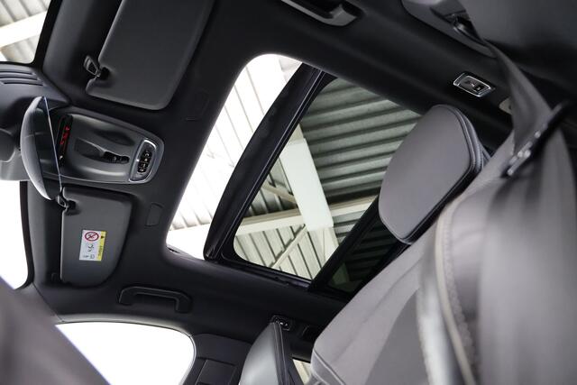 Volvo XC60 2.0 B4 R-Design / Opendak / Leder / HK / Pilot assist / Trekhaak