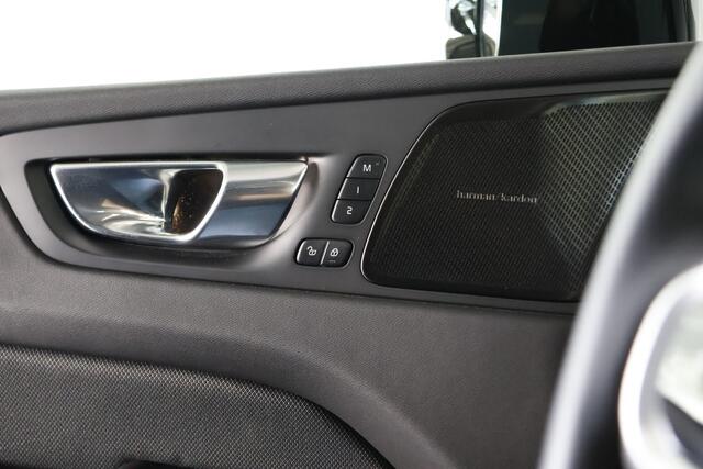 Volvo XC60 2.0 B4 R-Design / Opendak / Leder / HK / Pilot assist / Trekhaak