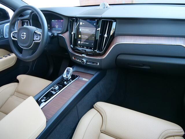 Volvo XC60 2.0 T6 PHEV 350pk AWD Ultimate Dark AUTOMAAT Bowers/Wilkin Sound / Panoramadak / HUD