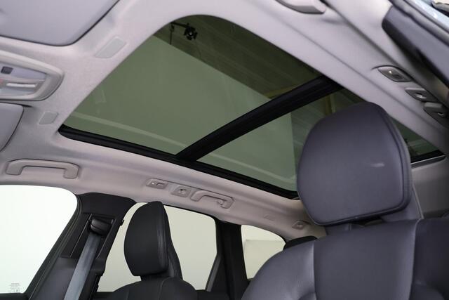 Volvo XC60 T8 Recharge AWD Plus Dark - LONG RANGE - Panorama/schuifdak - IntelliSafe Assist & Surround - 360º Camera - Verwarmde voorstoelen & stuur - Parkeersensoren voor & achter - Elektr. bedienb. voorstoelen met geheugen - Draadloze tel. lader - Extra getint gla