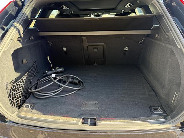 Volvo XC60 2.0 T6 Plug-in hybrid AWD Plus Black Edition luchtvering l 360