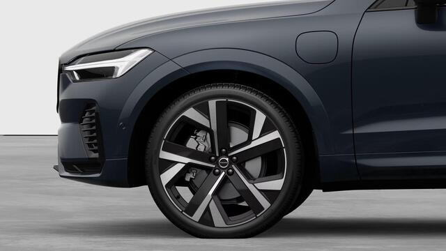 Volvo XC60 T6 Plug-in hybrid AWD Plus Black Edition - Facelift - | Panoramadak | Head-up Display | 22" LM velgen | Extra getint glas | 360º Camera | Stoel/-stuurverwarming