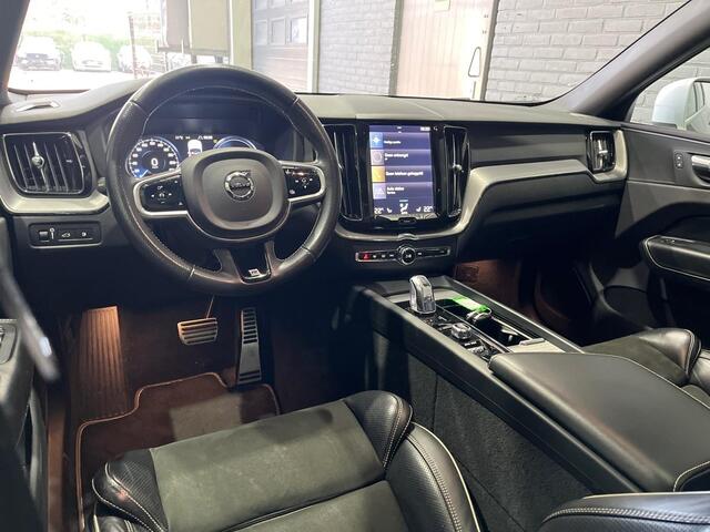Volvo XC60 T8 Twin Engine R-Design | Luchtvering | Panoramadak | Trekhaak | Camera | Stoel+Stuurverwarming