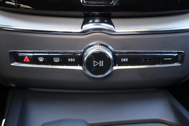 Volvo XC60 T6 Recharge AWD Plus Dark - LONG RANGE - Panorama/schuifdak - IntelliSafe Assist & Surround - 360º Camera - Harman/Kardon audio - Adaptieve LED koplampen - Verwarmde voorstoelen, stuur & achterbank - Parkeersensoren voor & achter - Elektr. bedienb. voorst
