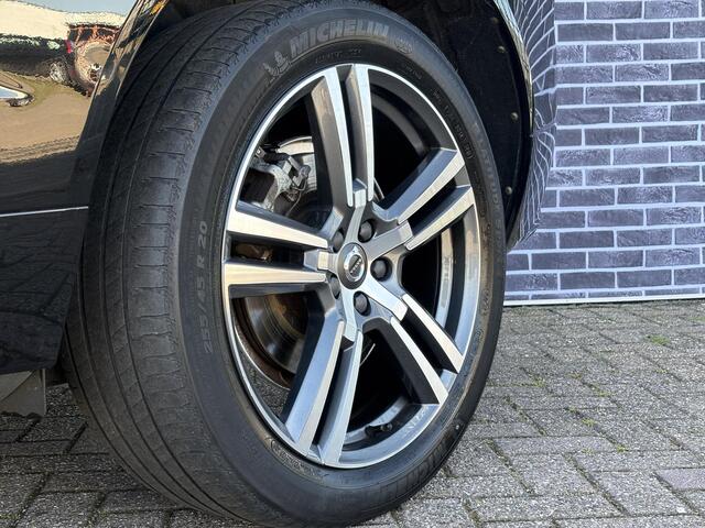 Volvo XC60 2.0 T8 Twin Engine AWD Momentum | Trekhaak | Panorama-schuifdak | Camera | BLIS | Adaptieve cruise controle | Memory L+R | Leder | 20'' |