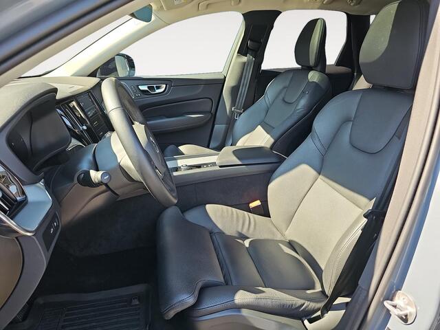 Volvo XC60 2.0 T6 Plug-in hybrid AWD Plus Dark | Trekhaak | Harman/Kardon Audio | Extra getint glas | 360 graden camera |