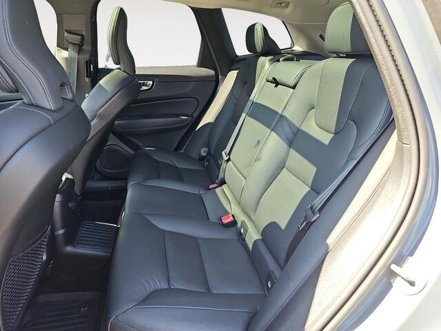 Volvo XC60 2.0 T6 Plug-in hybrid AWD Plus Dark | Trekhaak | Harman/Kardon Audio | Extra getint glas | 360 graden camera |