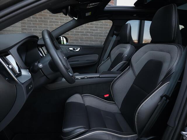 Volvo XC60 2.0 T6 AWD Ultimate Dark | Luchtver. | Pano | H&K | HUD | Trekhaak |