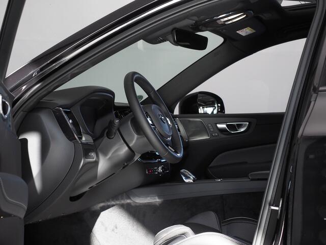 Volvo XC60 2.0 T6 Plug-in hybrid AWD Ultra Black Edition | Harman Kardon | Panoramadak | Leer | Stoelverwarming Voor en Achter | 360° Camera | Stuurwielverwarming | Apple CarPlay/ Android Auto