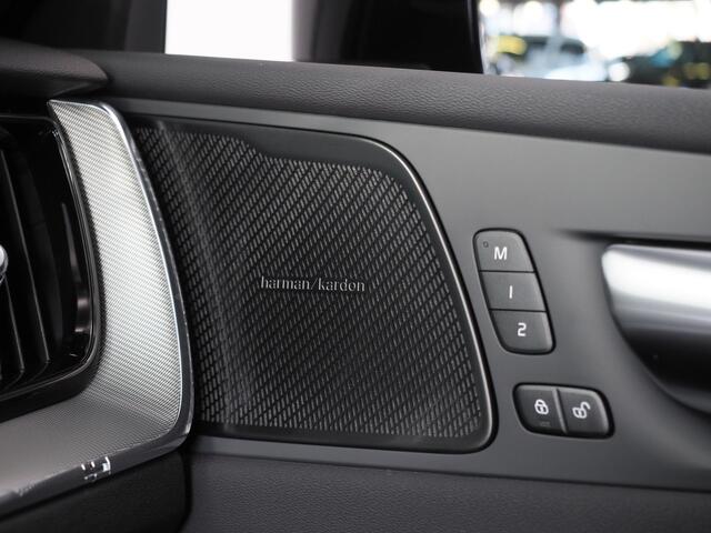 Volvo XC60 2.0 T6 Plug-in hybrid AWD Ultra Black Edition | Harman Kardon | Panoramadak | Leer | Stoelverwarming Voor en Achter | 360° Camera | Stuurwielverwarming | Apple CarPlay/ Android Auto