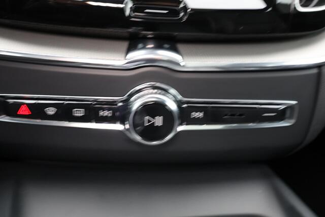 Volvo XC60 T6 Recharge AWD Plus Black Edition - LONG RANGE - Panorama/schuifdak - IntelliSafe Assist & Surround - 360º Camera - Harman/Kardon audio - Adaptieve LED koplampen - Verwarmde voorstoelen, stuur & achterbank - Parkeersensoren voor & achter - Elektr. bedien