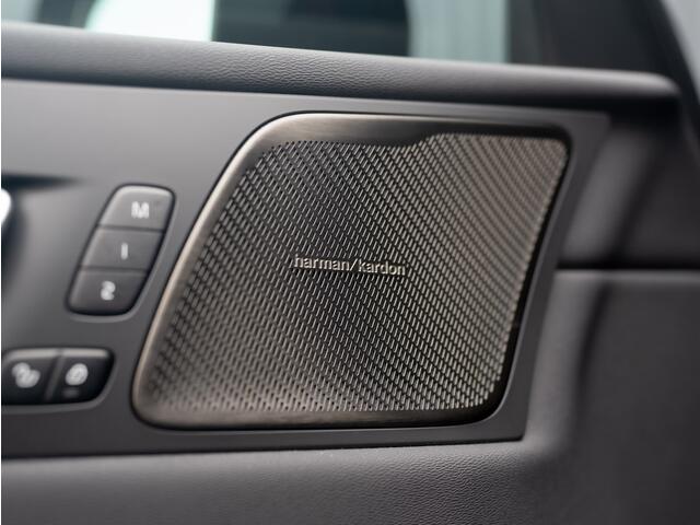 Volvo XC60 2.0 T6 Plug-in hybrid AWD Plus Black Edition | 360 Camera | Harman/Kardon | Trekhaak | Panodak | 21'' | Long Range | Prijs Rijklaar!!