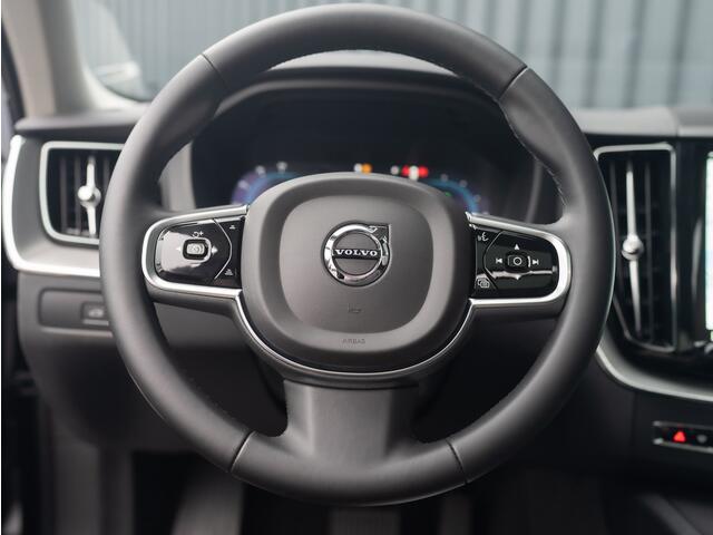 Volvo XC60 2.0 T6 Plug-in hybrid AWD Plus Dark | 360 Camera | Harman/Kardon | Trekhaak | Panodak | Long Range | Prijs Rijklaar!!