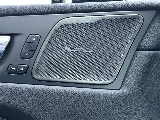 Volvo XC60 2.0 T4 R-Design | Pano | Carplay | H&K Sound | BTW |