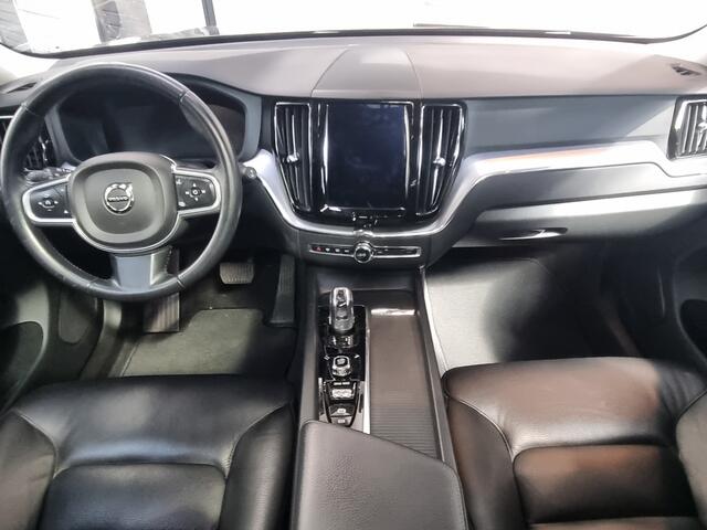 Volvo XC60 2.0 T8 Twin Engine AWD Momentum PANO / TREKHAAK / DODE HOEK /
