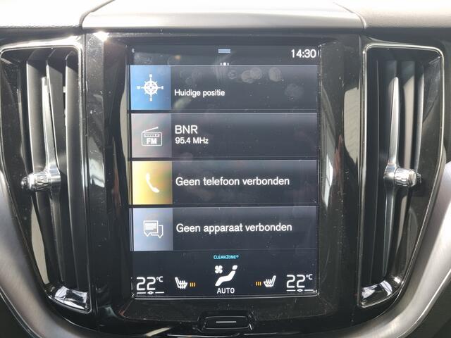 Volvo XC60 2.0 T8 Twin Engine AWD Momentum PANO / TREKHAAK / DODE HOEK /