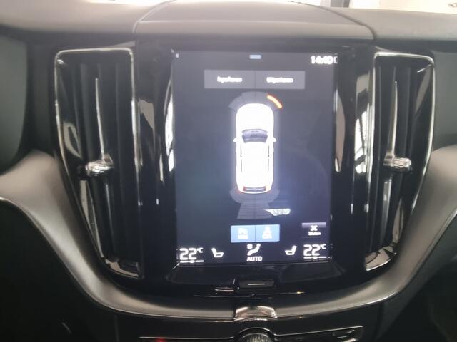 Volvo XC60 2.0 T8 Twin Engine AWD Momentum PANO / TREKHAAK / DODE HOEK /
