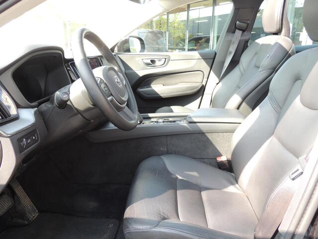 Volvo XC60 2.0 T6 Plug-in hybrid AWD Core Bright Long Range/19 inch/Pano/Leder/Camera etc.