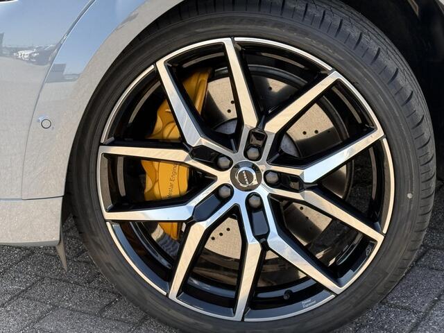 Volvo XC60 2.0 T8 AWD POLESTAR Engineered | 360° Camera | Harman/Kardon | 22" Polestar velgen | Keyless entry/start | Schuif/kantel dak | Getint Glas | Stoeverwarming V+A | Stuurverwarming |
