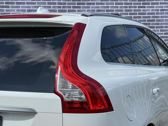 Volvo XC60 2.4 D5 R-Design | 5 CILINDER! | EURO 6! | Super compleet! | Intellisafe | Luxery | Security | Scandinavian | Schuif'/kantel panoramadak | Harman/kardon | Standkachel | Keyless entry/start | Adaptieve cruise control |