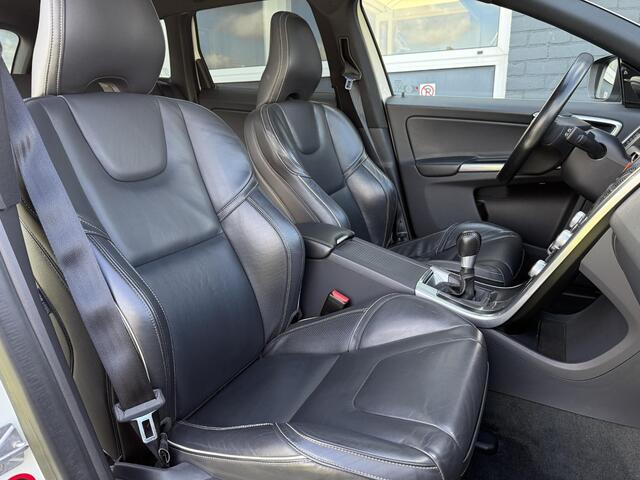 Volvo XC60 2.4 D5 R-Design | 5 CILINDER! | EURO 6! | Super compleet! | Intellisafe | Luxery | Security | Scandinavian | Schuif'/kantel panoramadak | Harman/kardon | Standkachel | Keyless entry/start | Adaptieve cruise control |
