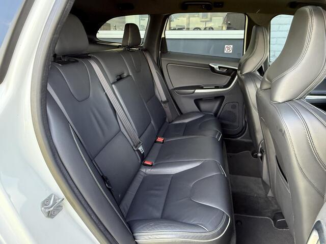 Volvo XC60 2.4 D5 R-Design | 5 CILINDER! | EURO 6! | Super compleet! | Intellisafe | Luxery | Security | Scandinavian | Schuif'/kantel panoramadak | Harman/kardon | Standkachel | Keyless entry/start | Adaptieve cruise control |