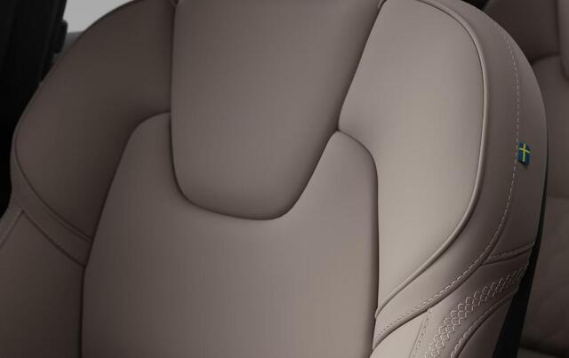 Volvo XC60 2.0 T6 Plug-in hybrid AWD Plus Dark | Luchtvering | Schuif Kantel Dak | 360 Camera | Head Up Display | Donker Glas |