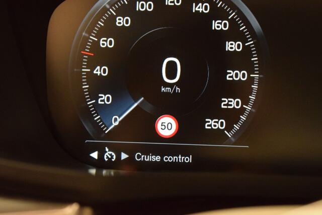 Volvo XC60 2.0 T5 250pk AUT8 Inscription 65000 NAP/ Sunroof/ Head Up Displ./ Camera/ Airco v+a/ Stuur &Stoelverw. v+a/ Reservewiel