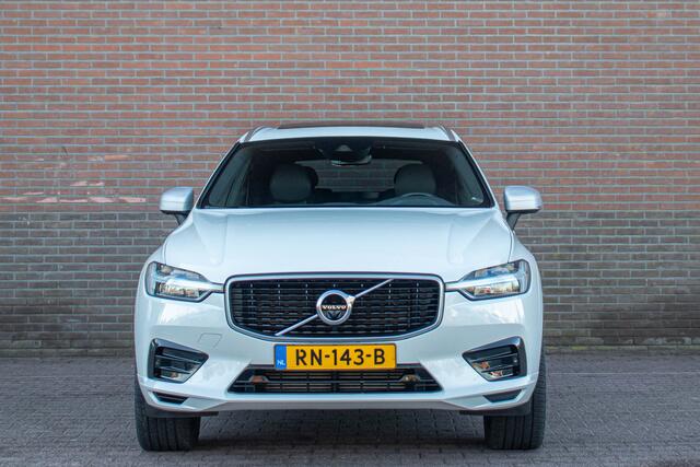 Volvo XC60 T5 AWD R-Design, Luchtvering, Panoramadak, Carplay, Trekhaak, Adaptive Cruise, 360 Camera, Memory, Keyless.
