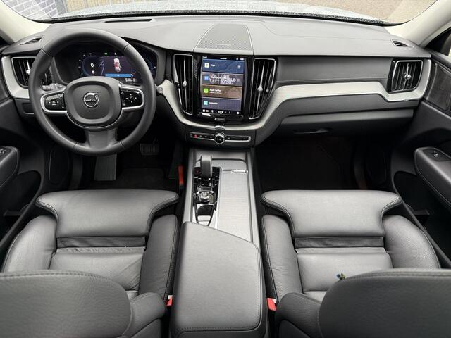 Volvo XC60 2.0 T6 Plug-in hybrid AWD Ultimate Dark | Trekhaak | Adaptive cruise control | Head-up display | Harman/Kardon audio | Dode hoek detectie BLIS | Stoelverwarming voor + achter | Stuurverwarming | Elektrische stoelverstelling |