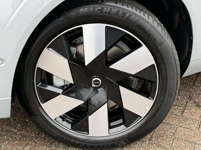 Volvo XC60 2.0 T6 Plug-in hybrid AWD Ultimate Dark | Trekhaak | Adaptive cruise control | Head-up display | Harman/Kardon audio | Dode hoek detectie BLIS | Stoelverwarming voor + achter | Stuurverwarming | Elektrische stoelverstelling |