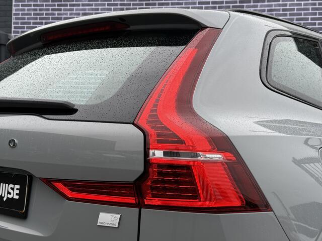 Volvo XC60 2.0 T6 Plug-in hybrid AWD Ultimate Dark | Trekhaak | Adaptive cruise control | Head-up display | Harman/Kardon audio | Dode hoek detectie BLIS | Stoelverwarming voor + achter | Stuurverwarming | Elektrische stoelverstelling |