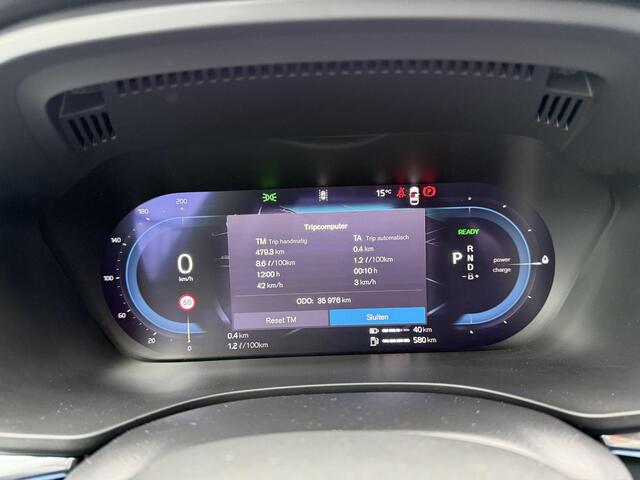 Volvo XC60 2.0 T6 Plug-in hybrid AWD Ultimate Dark | Trekhaak | Adaptive cruise control | Head-up display | Harman/Kardon audio | Dode hoek detectie BLIS | Stoelverwarming voor + achter | Stuurverwarming | Elektrische stoelverstelling |