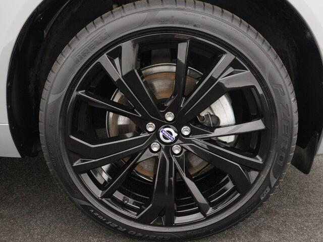 Volvo XC60 2.0 T6 Plug-in hybrid AWD Plus Dark Pano, 21", 360 camera