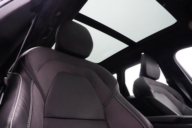 Volvo XC60 2.0 T6 Plug-in hybrid AWD Plus Black Edition 350pk Panoramadak/Stoelverwarming/360Camera