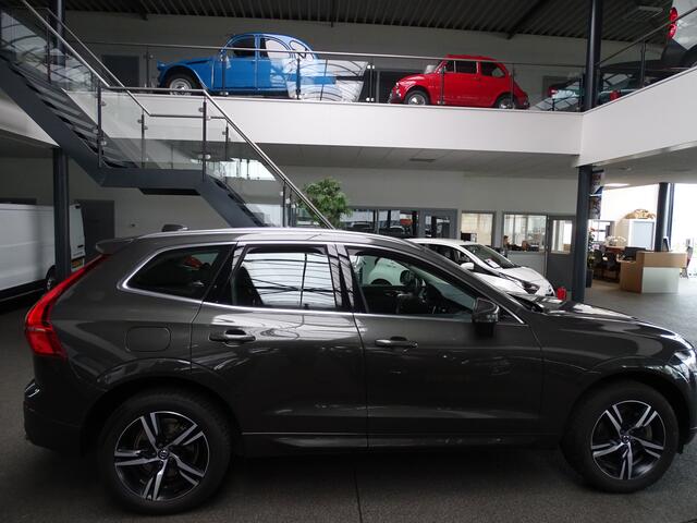 Volvo XC60 2.0 T8 Twin Engine AWD Momentum Pro, NL-Auto Pano, Navi, Carplay, Etc.