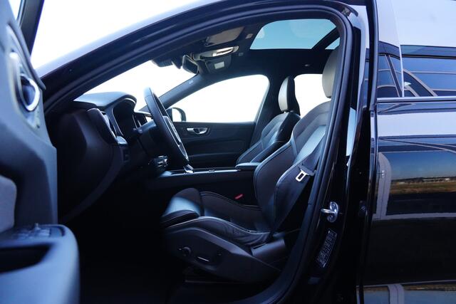 Volvo XC60 2.0 T8 Recharge AWD Plus Black Edition 455pk Panoramadak/Stoelverwarming/360Camera