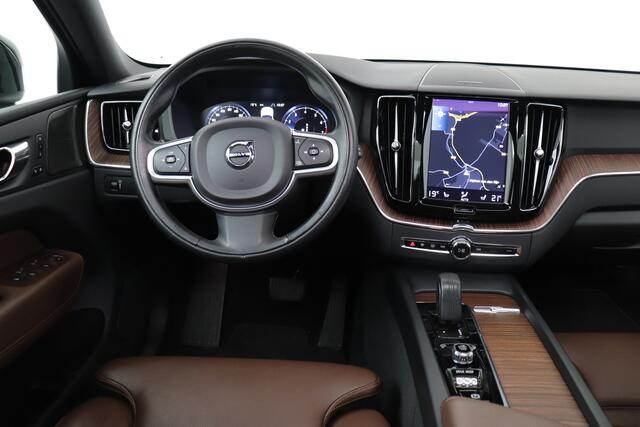 Volvo XC60 2.0 251 PK B5 Exclusive+ Schuif-/kanteldak Trekhaak Head-up Display