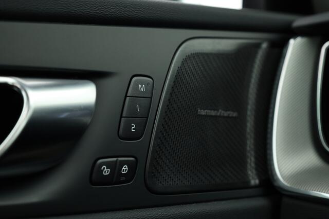Volvo XC60 2.0 T8 Plug-in hybrid AWD Plus Dark | Pano | Memory seats | 360cam | H&K | Leder | Pilot Assist
