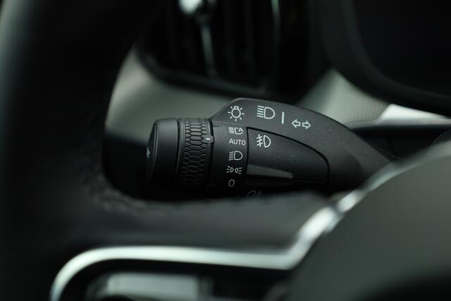 Volvo XC60 2.0 T8 Plug-in hybrid AWD Plus Dark | Pano | Memory seats | 360cam | H&K | Leder | Pilot Assist