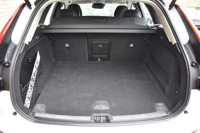 Volvo XC60 2.0 D4 AWD INSCRIPTION, LED, LEDER, NAVI