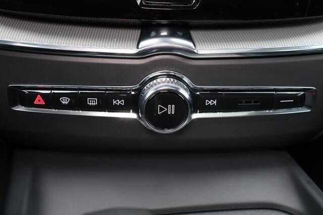 Volvo XC60 T6 Recharge AWD Plus Dark - Panorama/schuifdak - IntelliSafe Assist & Surround - 360º Camera - Verwarmde voorstoelen, stuur & achterbank - Parkeersensoren voor & achter - Elektr. bedienb. voorstoelen met geheugen - Draadloze tel. lader - Elektr. inklapbar