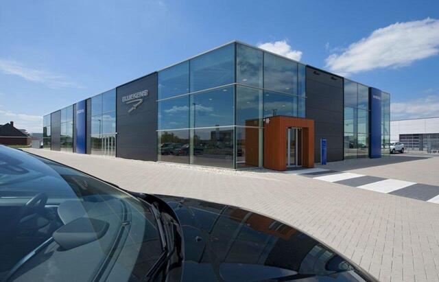 Volvo XC60 T6 Recharge AWD Plus Dark - Panorama/schuifdak - IntelliSafe Assist & Surround - 360º Camera - Verwarmde voorstoelen, stuur & achterbank - Parkeersensoren voor & achter - Elektr. bedienb. voorstoelen met geheugen - Draadloze tel. lader - Elektr. inklapbar