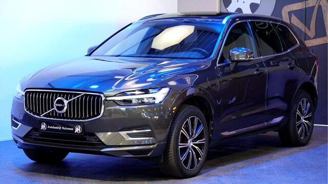Volvo XC60 2.0 Recharge T6 AWD 250kW/340pk Aut8 Inscription PANORAMADAK + HARMAN/KARDON + KEYLESS ENTRY&GO + PILOT ASSIST + CARPLAY + LANE ASSIST + 360 CAMERA + PD-GLASS + EL.TREKHAAK + BLIS + DRIVE MODES + CAMERA + PARKSENSOREN + 19" LM-VELGEN!!